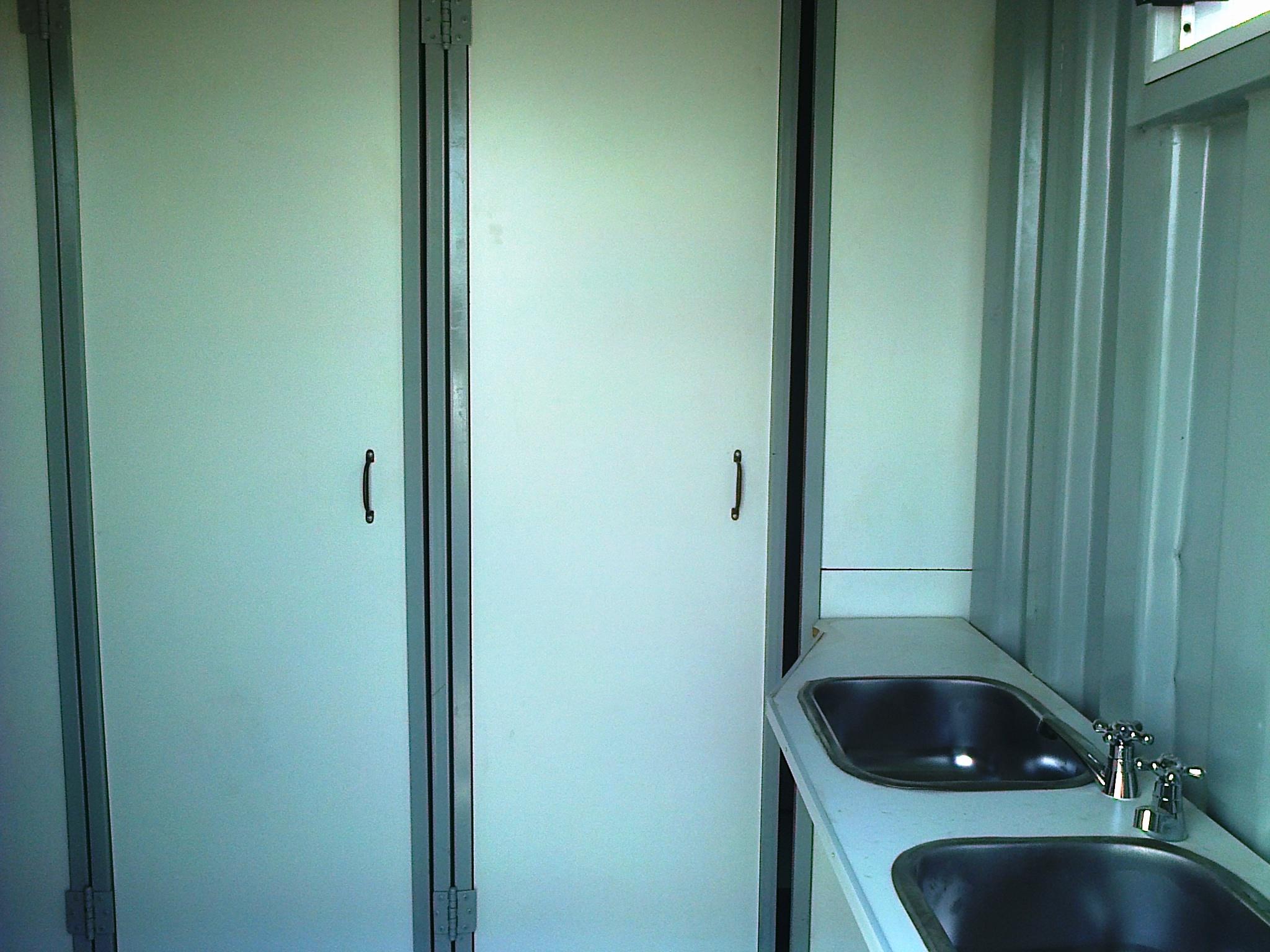 Container baño