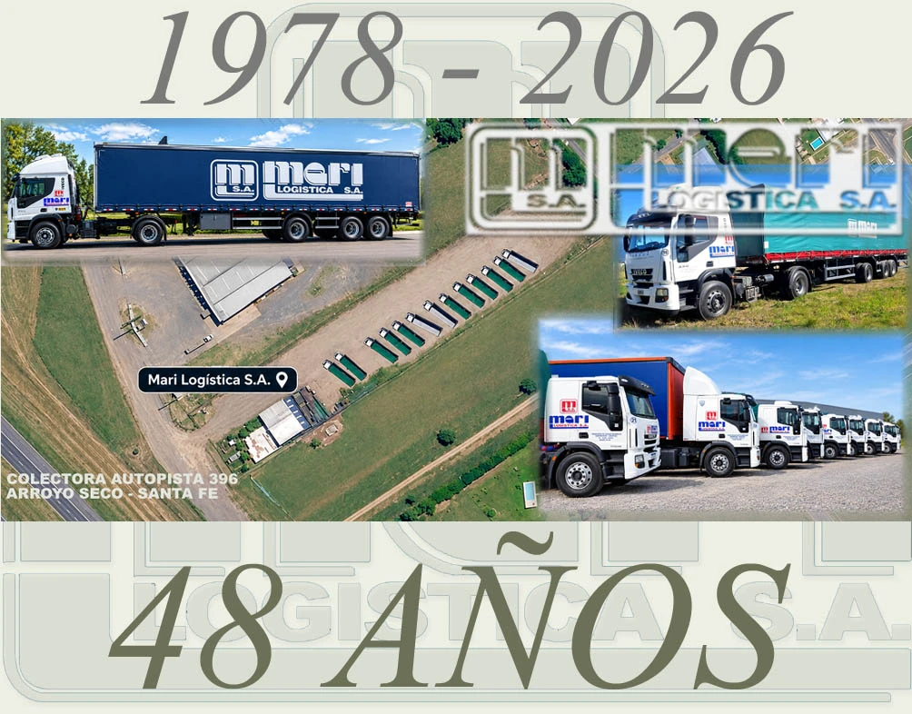 Camiones de carga en centro de distribución logístico