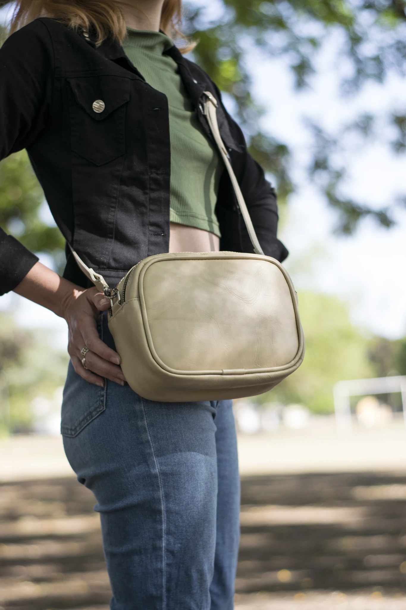 Cartera de cuero premium con diseño funcional