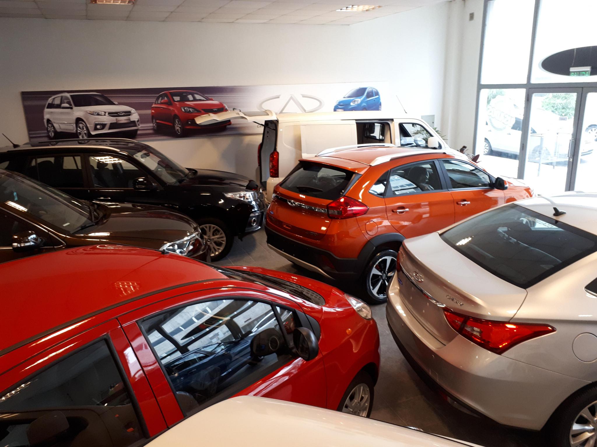 showroom de vehículos usados y 0 km