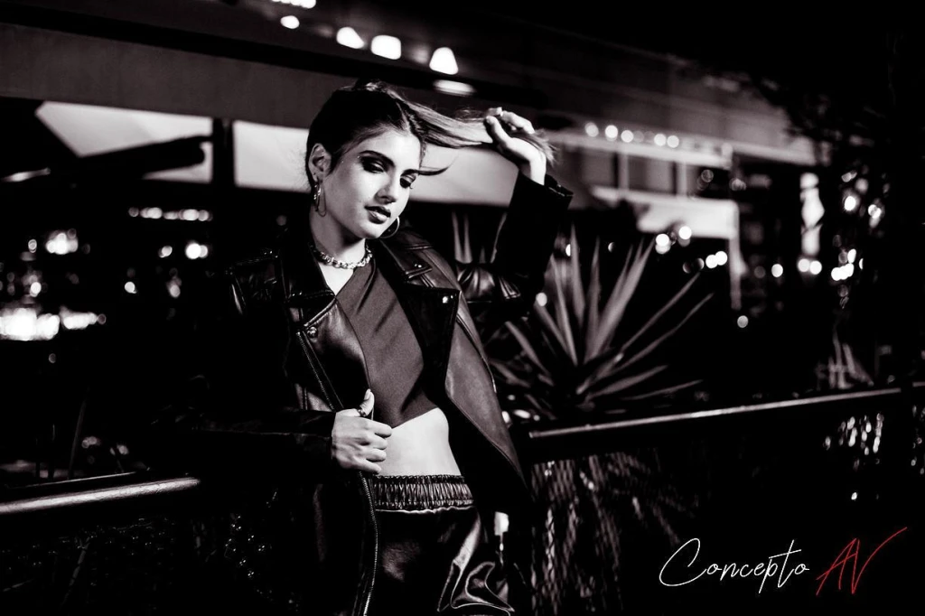 Cumpleañera con su vestido de 15