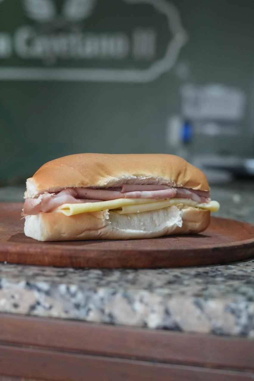 Pebetemortadelayqueso.webp
