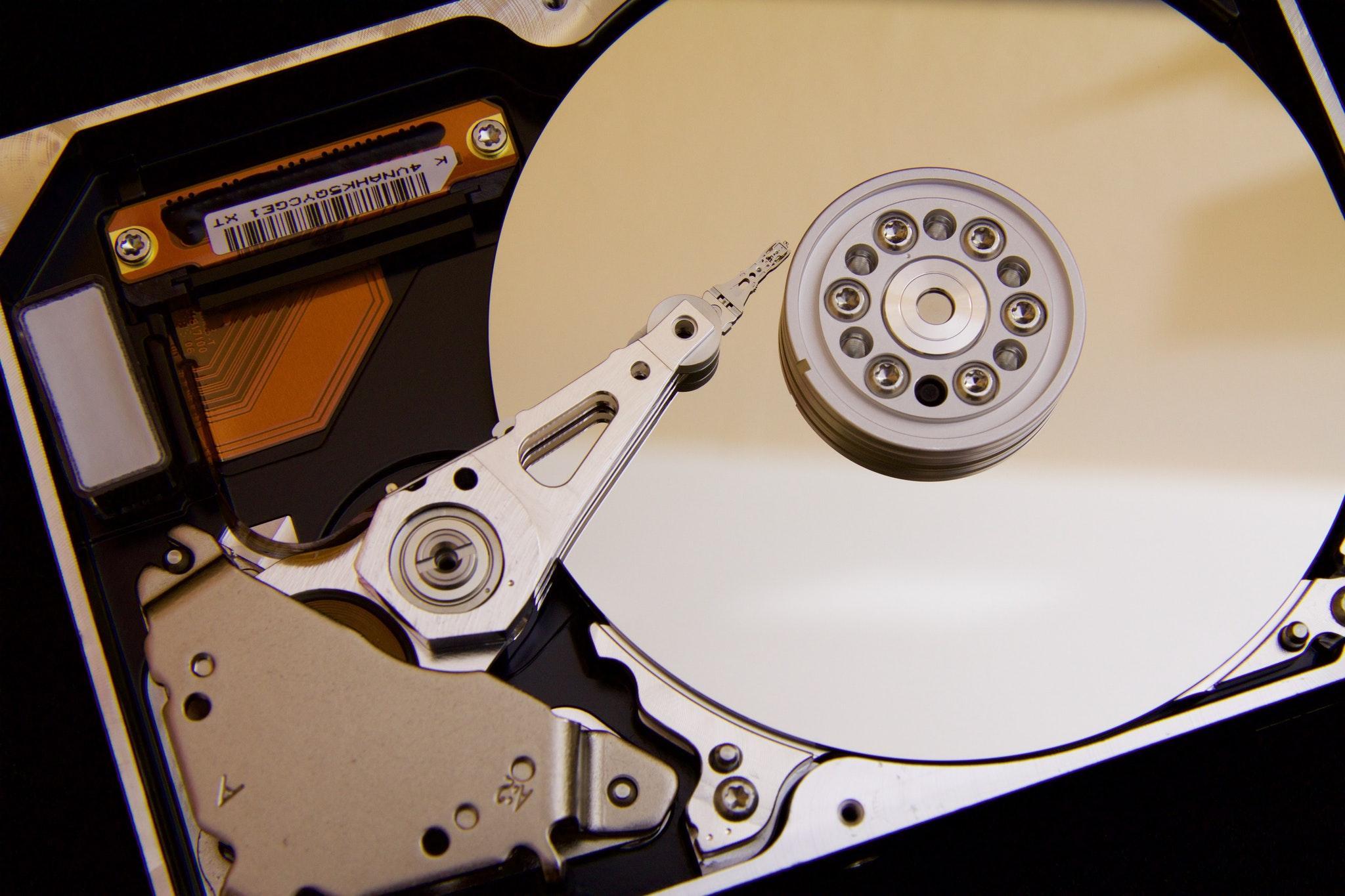 Reparación de discos duros dañados.