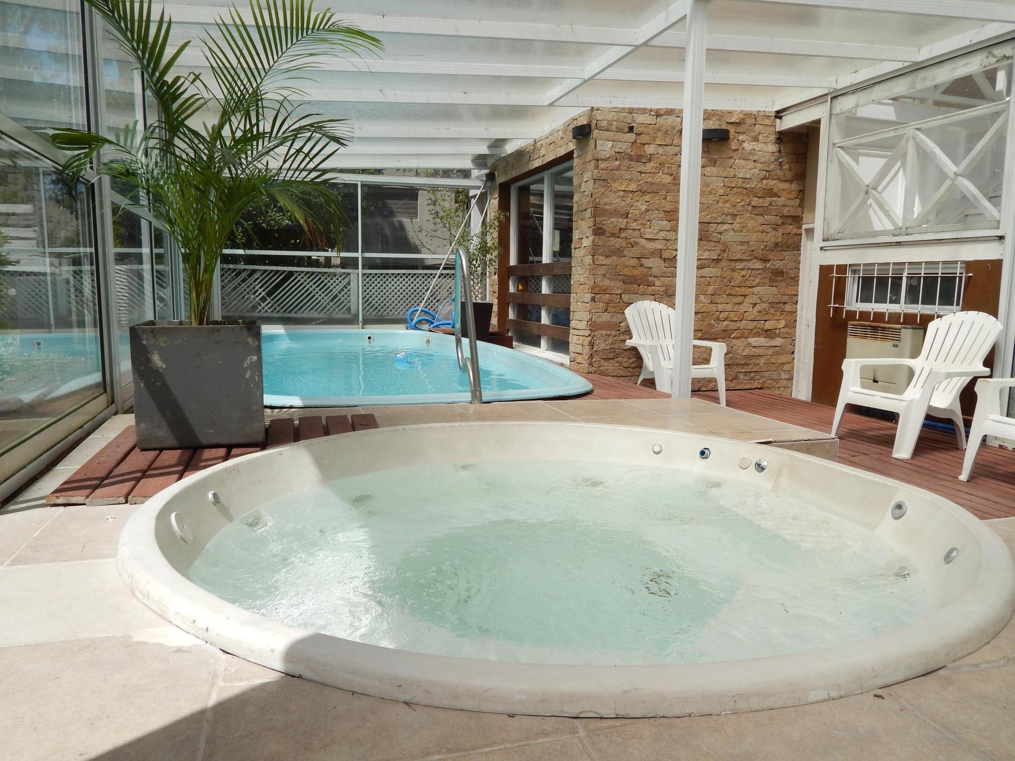 Pileta y Jacuzzi Cubiertos