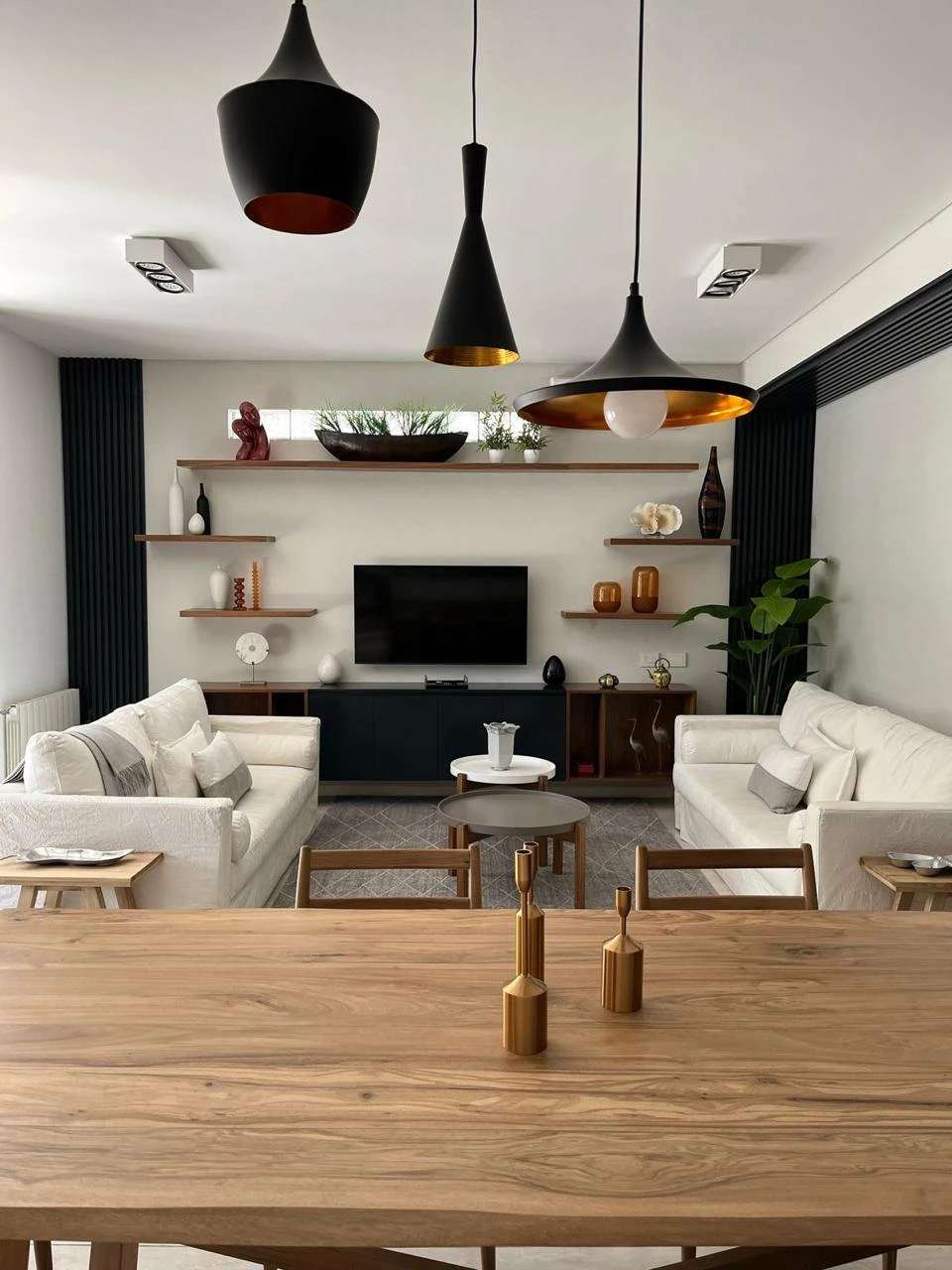 Muebles con acabado laqueado moderno