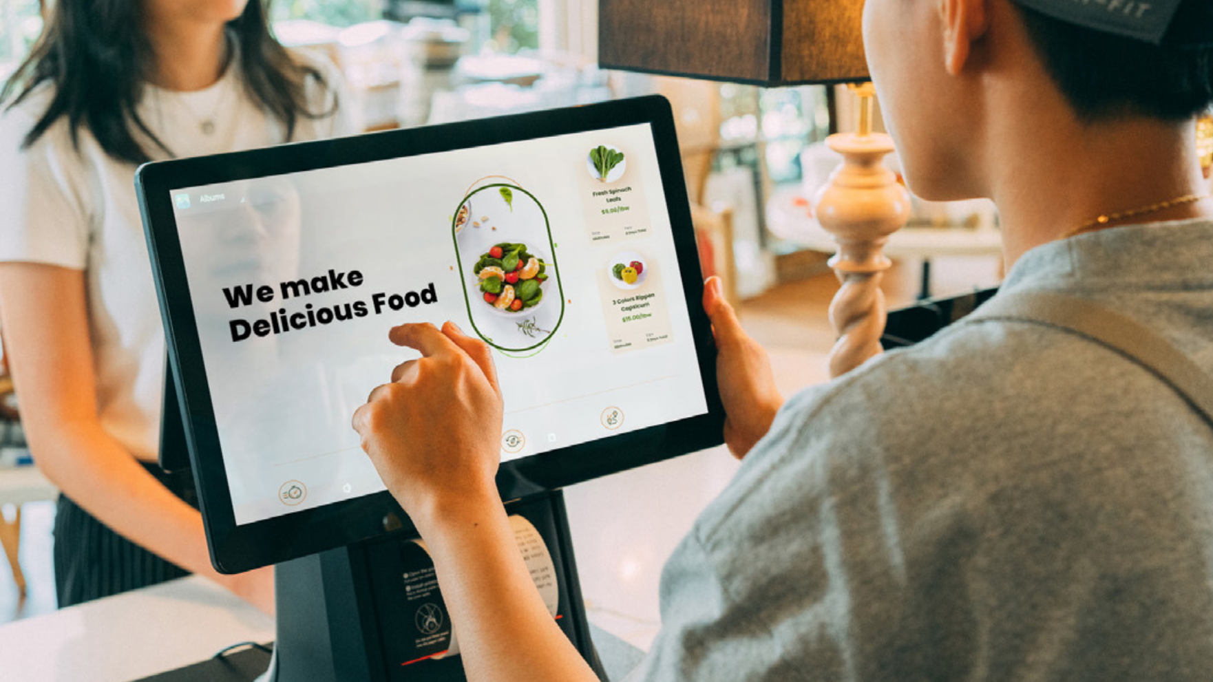 Terminal POS Android iMin instalada en restaurante para gestión de pedidos y cobro