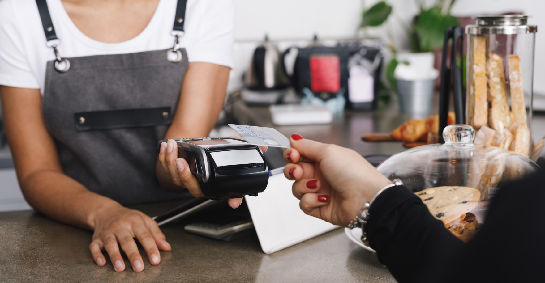 Terminal POS Android iMin instalada en restaurante para gestión de pedidos y cobro