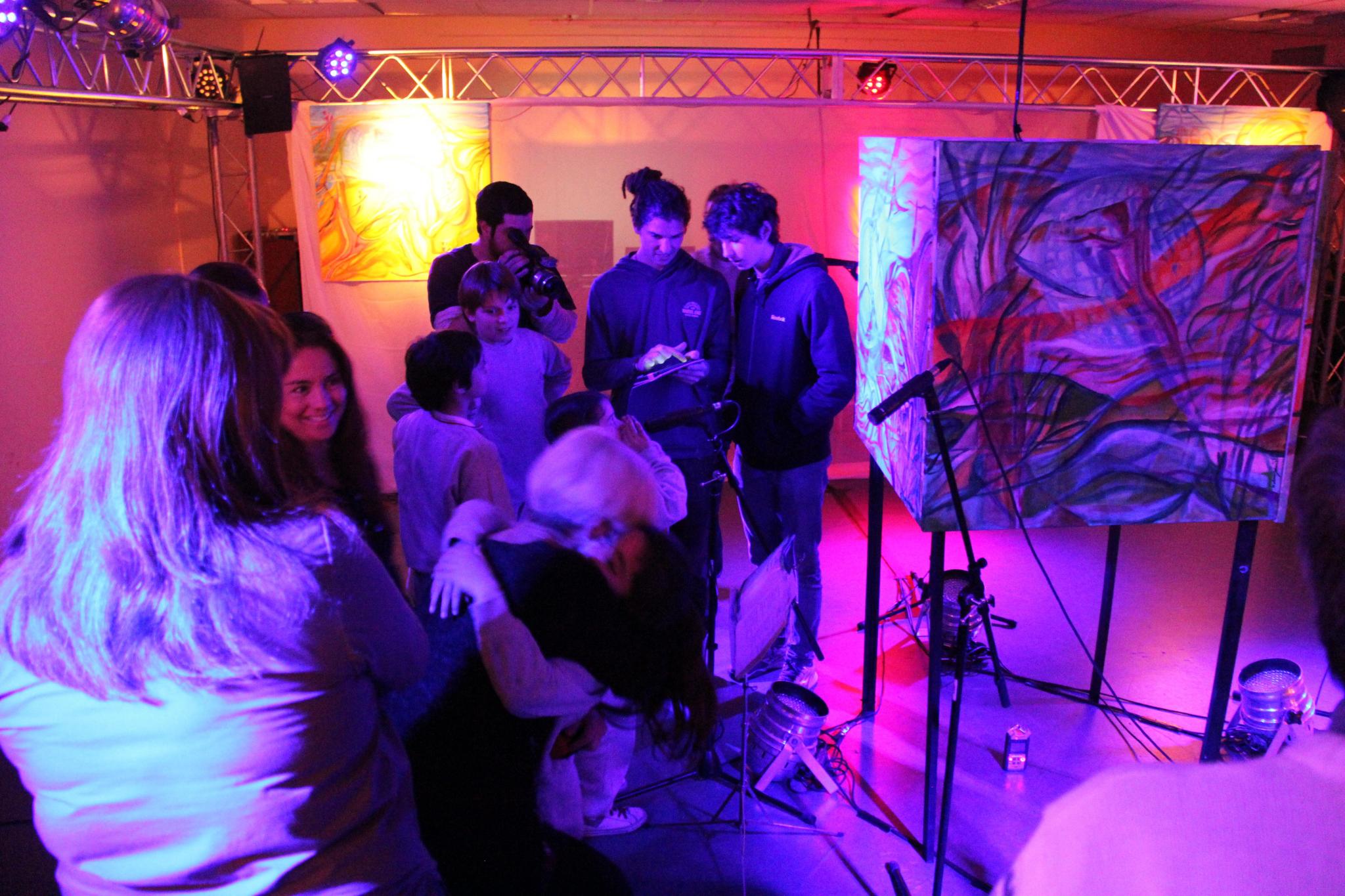 Diseño de sistemas de sonido envolvente para la obra ADN de Silvina Gandini