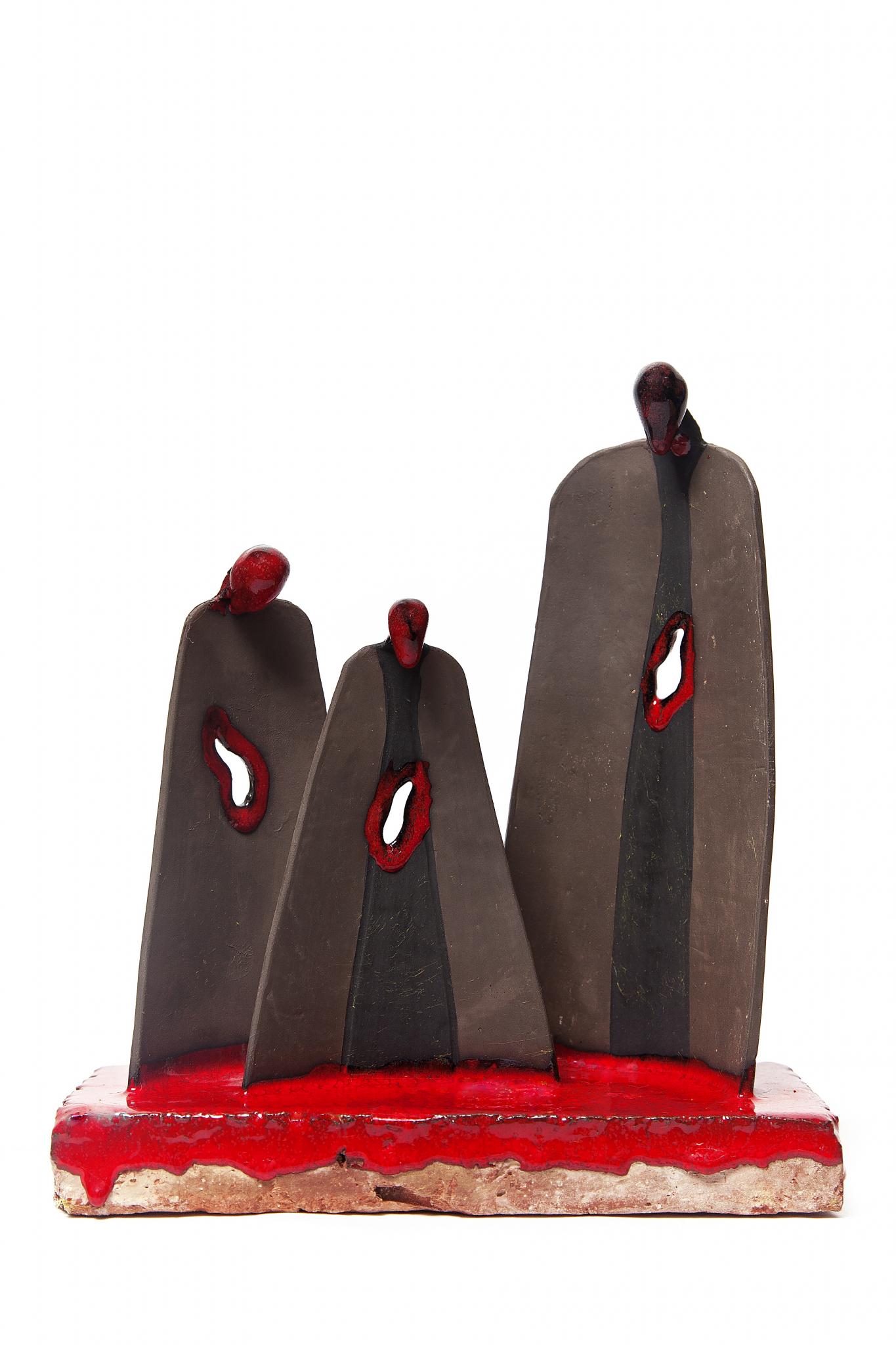 Pasta coloreada y esmalte. Medidas: 30x25x15 cm.. 2015