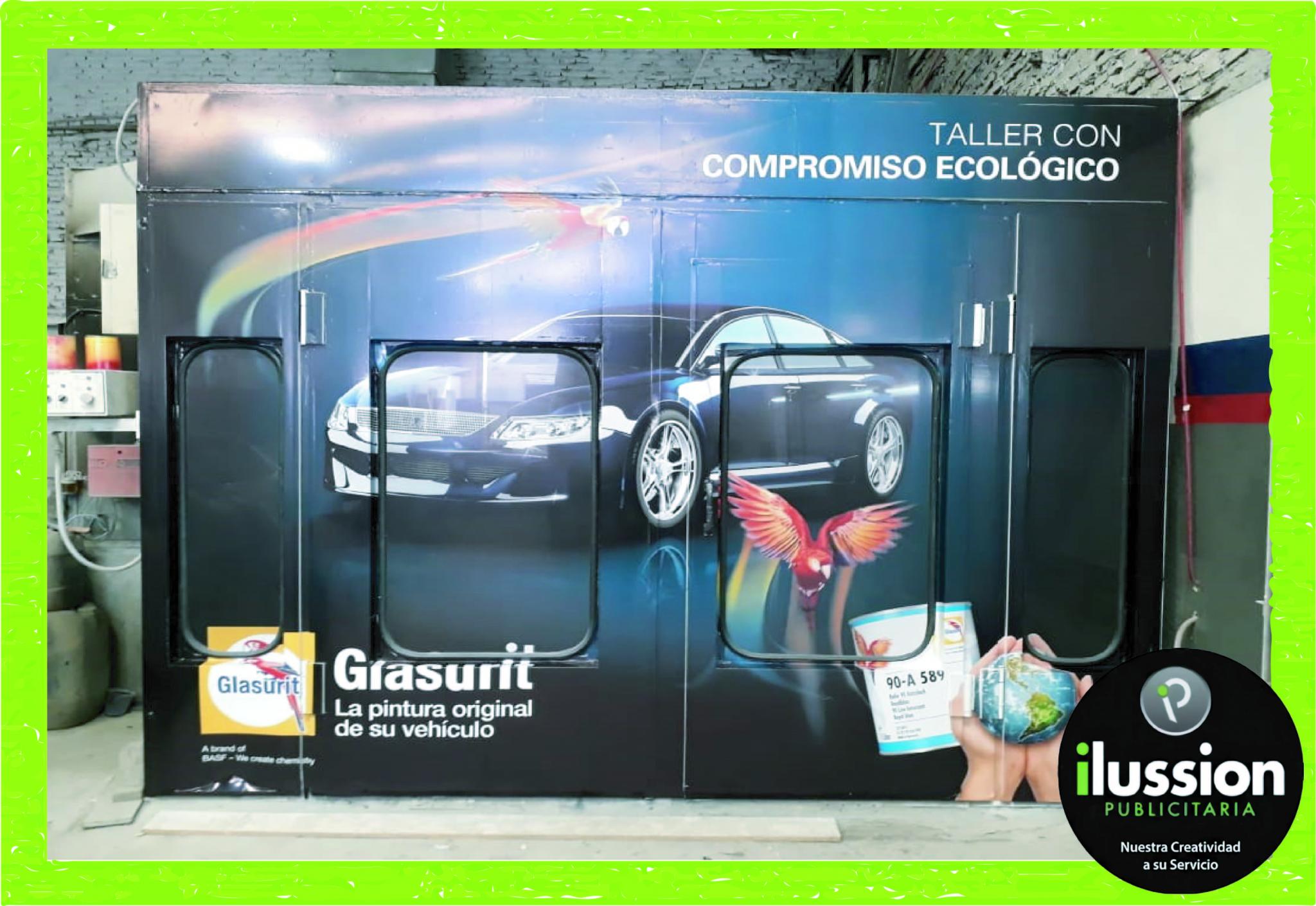 Decoracion de cabina de pintura en vinilo impreso premium. Colocacion de microperforado en vidrios, para taller de pintura de la marca Glasurit en Tapiales.