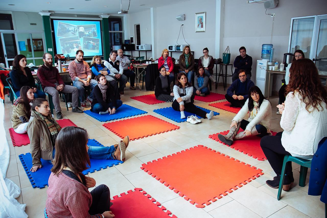Encuentros vivenciales de musicoterapia para mejorar el estres laboral