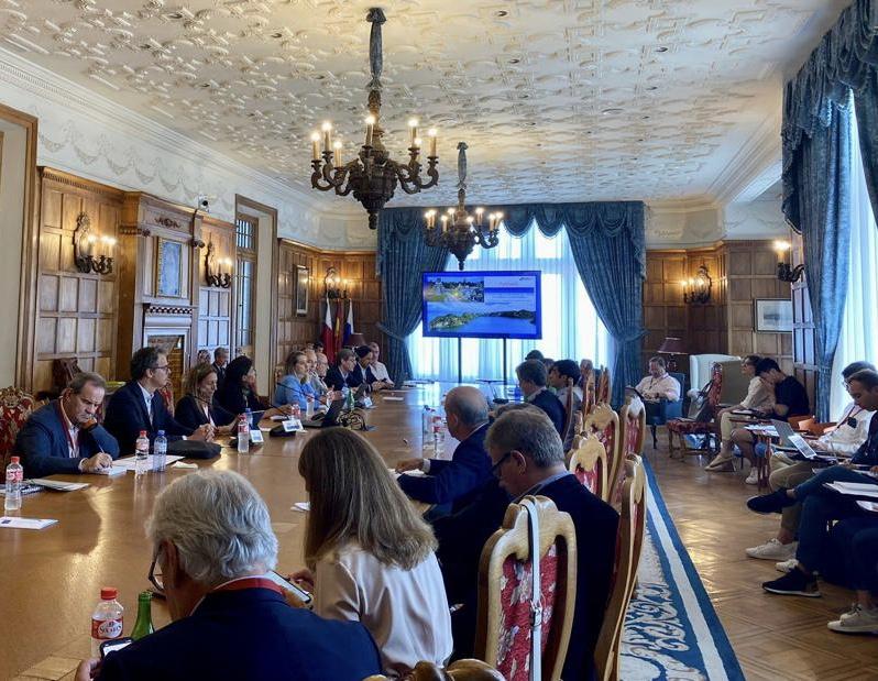 Debatimos sobre los retos del turismo sostenible en Iberoamérica en la Universidad Internacional Menéndez Pelayo en Santander