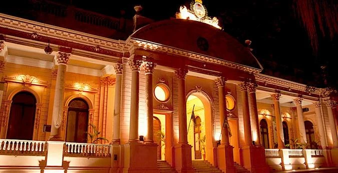 La caída de la recaudación se hizo sentir en una baja de la Coparticipación Federal