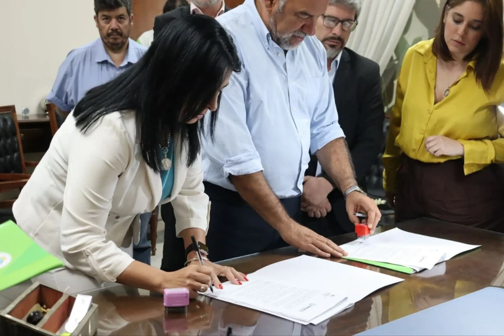 El Ministerio de Educación firmó un convenio de colaboración en educación vial con la Municipalidad de Corrientes