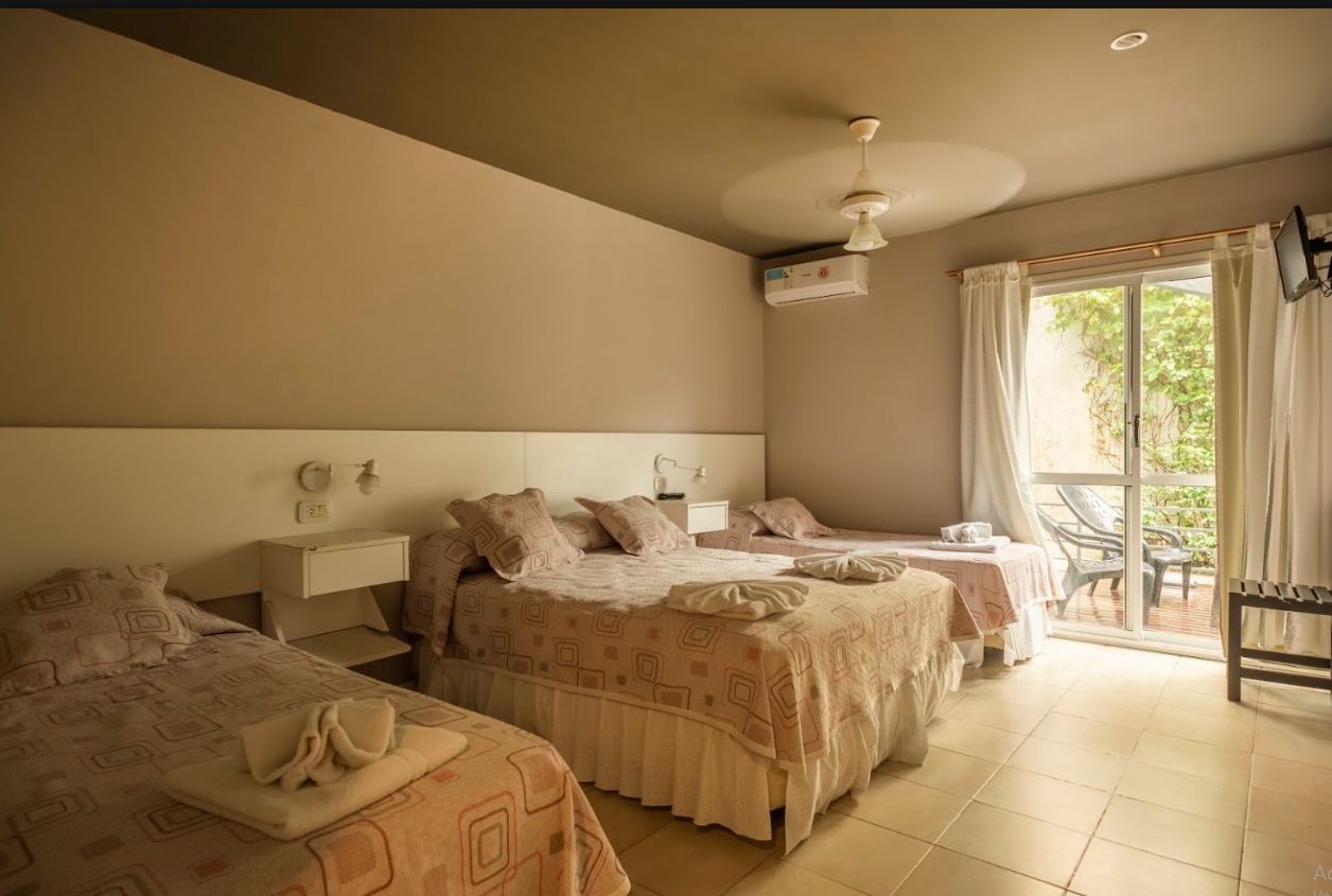 Habitación VIP con balcón o deck del Hotel Marítimo en Villa Gesell - foto 4