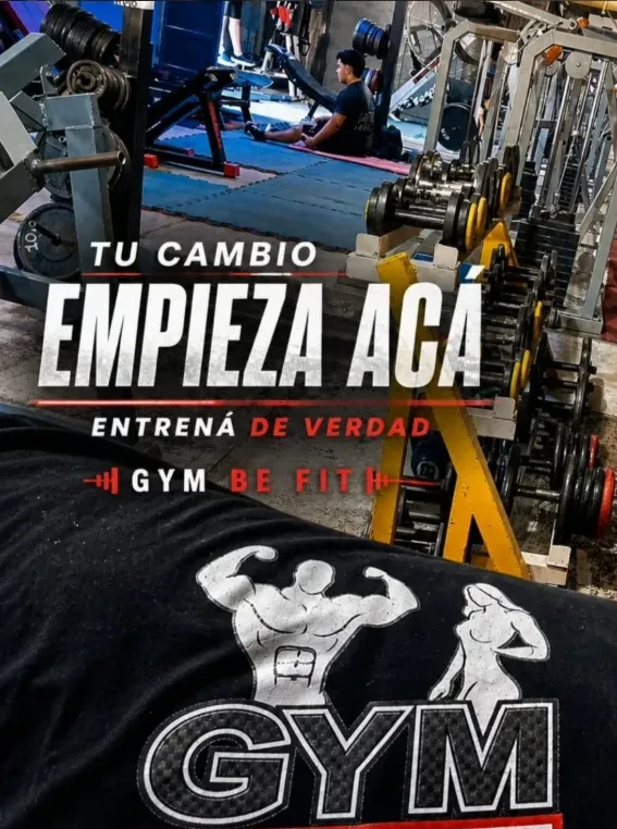 Atleta entrenando fuerza en gimnasio