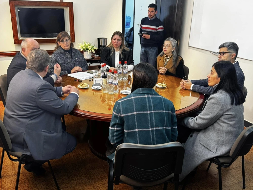 𝐌𝐔𝐍𝐈𝐂𝐈𝐏𝐀𝐋𝐈𝐃𝐀𝐃 𝐃𝐄 𝐀𝐆𝐔𝐈𝐋𝐀𝐑𝐄𝐒 𝐘 𝐔𝐍𝐒𝐓𝐀 𝐅𝐈𝐑𝐌𝐀𝐑𝐎𝐍 𝐔𝐍 𝐈𝐌𝐏𝐎𝐑𝐓𝐀𝐍𝐓𝐄 𝐂𝐎𝐍𝐕𝐄𝐍𝐈𝐎 𝐄𝐃𝐔𝐂𝐀𝐓𝐈𝐕𝐎