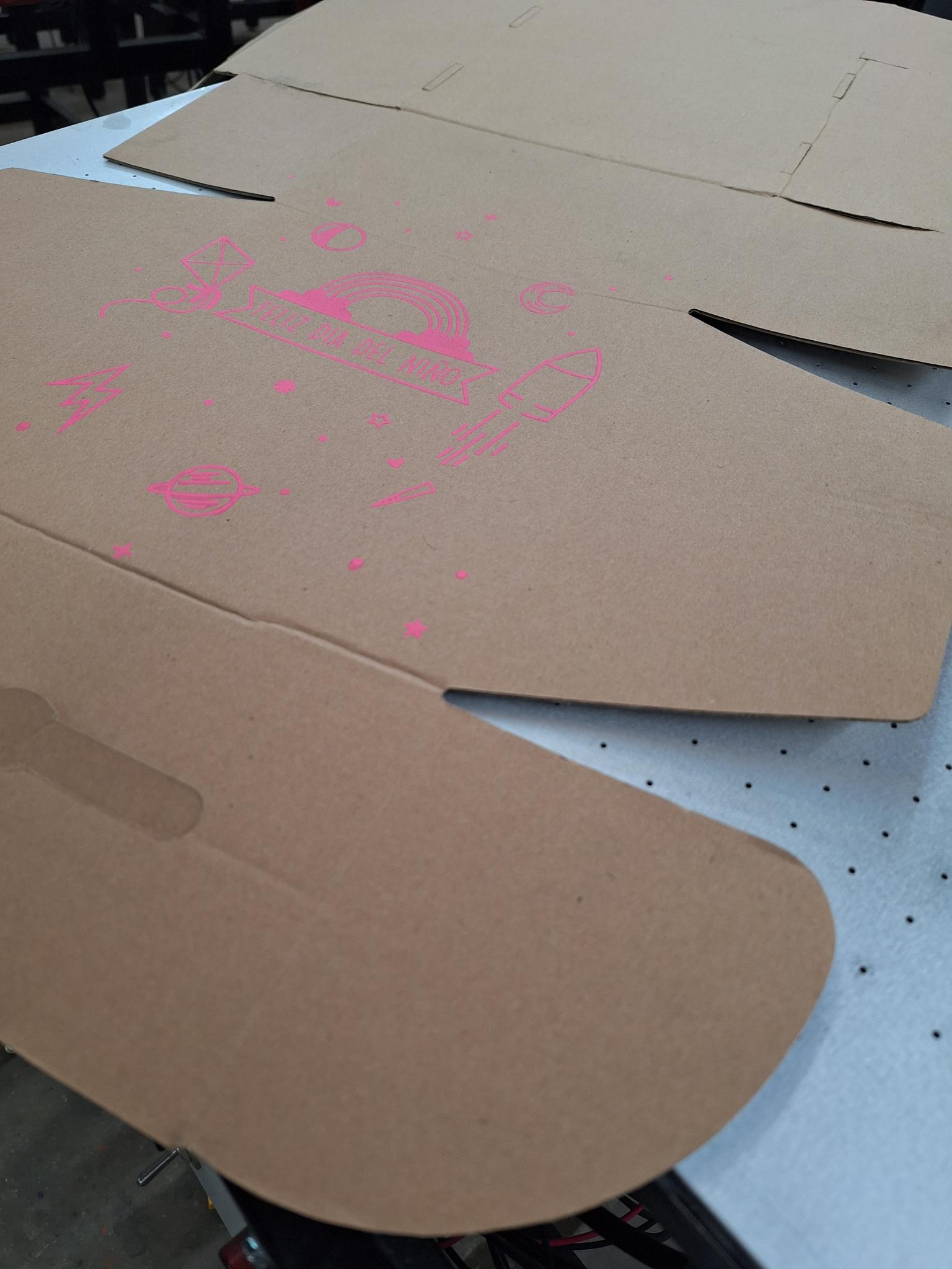 Maquina de serigrafia para bolsa caja de carton
