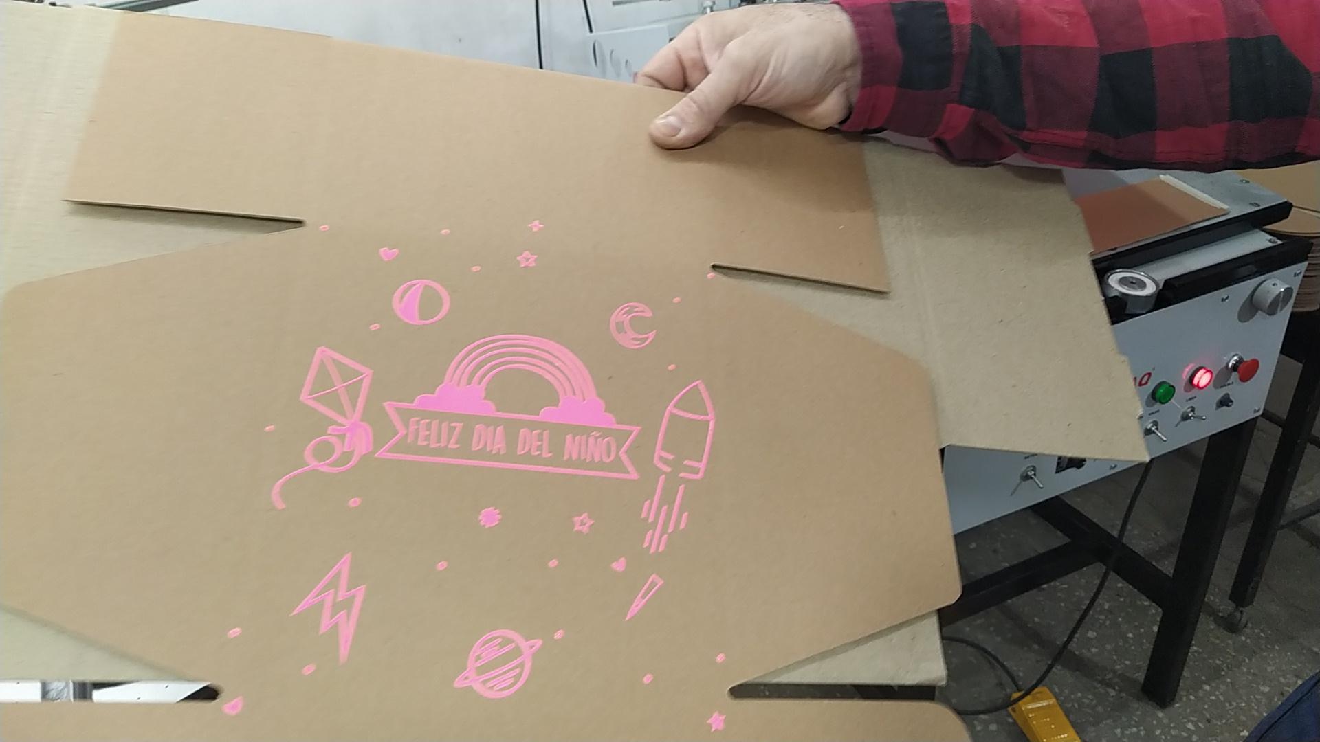 bolsa caja impresa con maquina de serigrafia IMPRI-MAQ