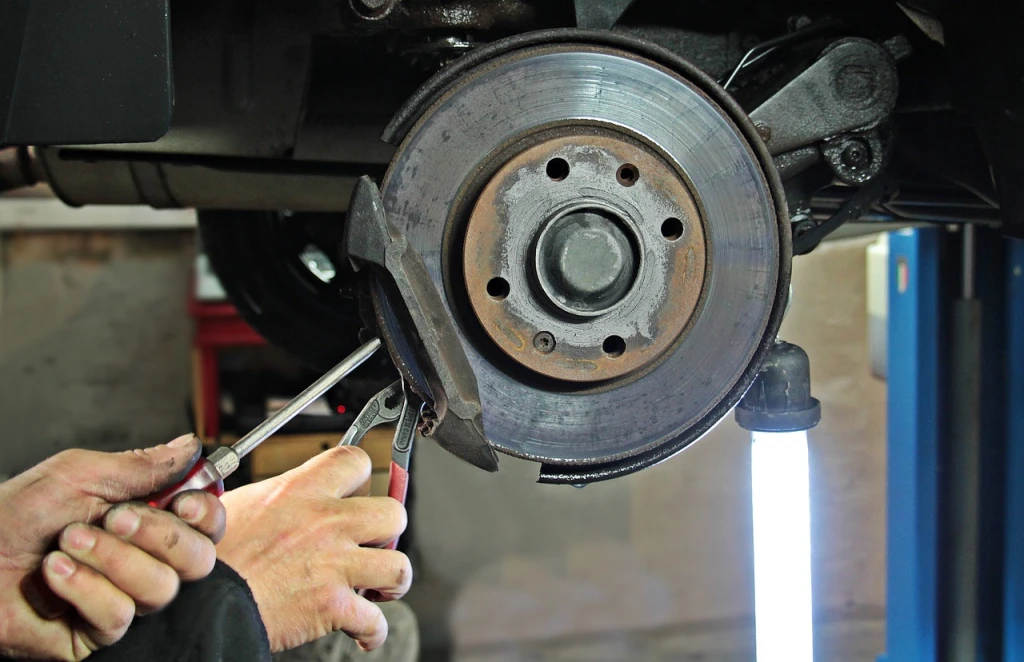 auto-repair-shop-19546361280.webp