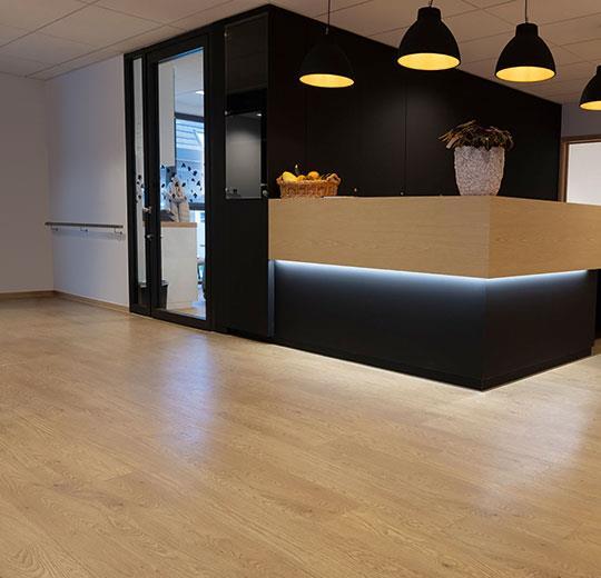 FORBO ALLURA FLEX HONEY ELEGANT OAK CONARTECON