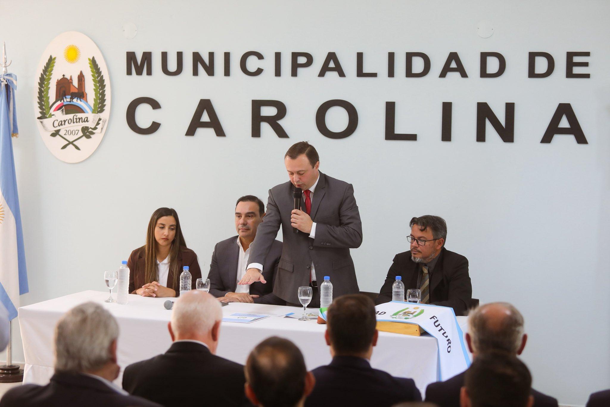En Carolina, Valdés participó del acto de la presentación y jura de la carta orgánica municipal