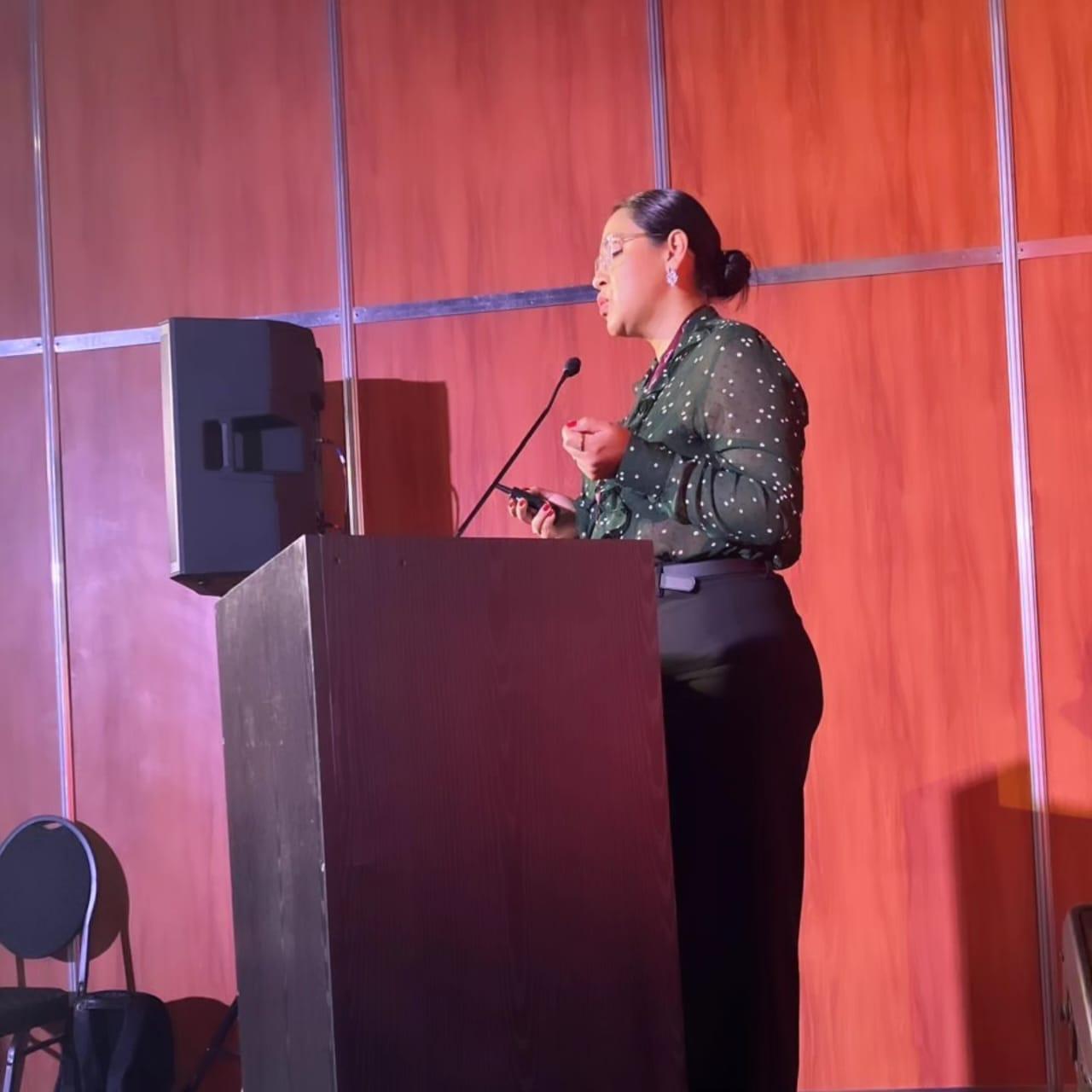 Dra. Peñaloza exponiendo en la Sociedad Argentina de Cardiología sobre hormonización y riesgo cardiovascular