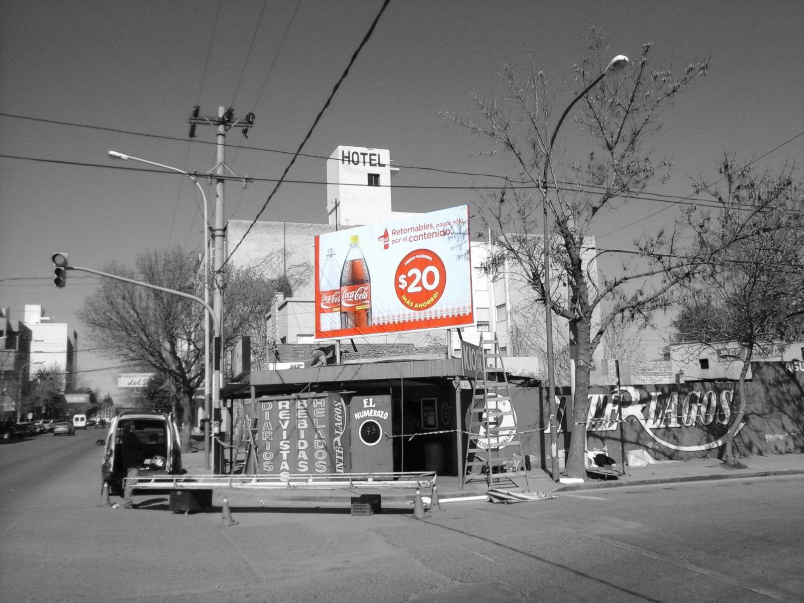 Publicidad Exterior en Patagonia. OOH. Publicidad en Vía Pública. Carteles. Gran Formato. Sextuples