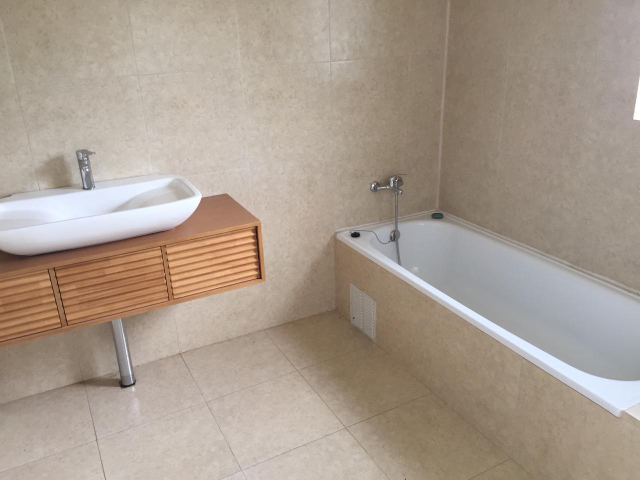Detalle de uno de los baño