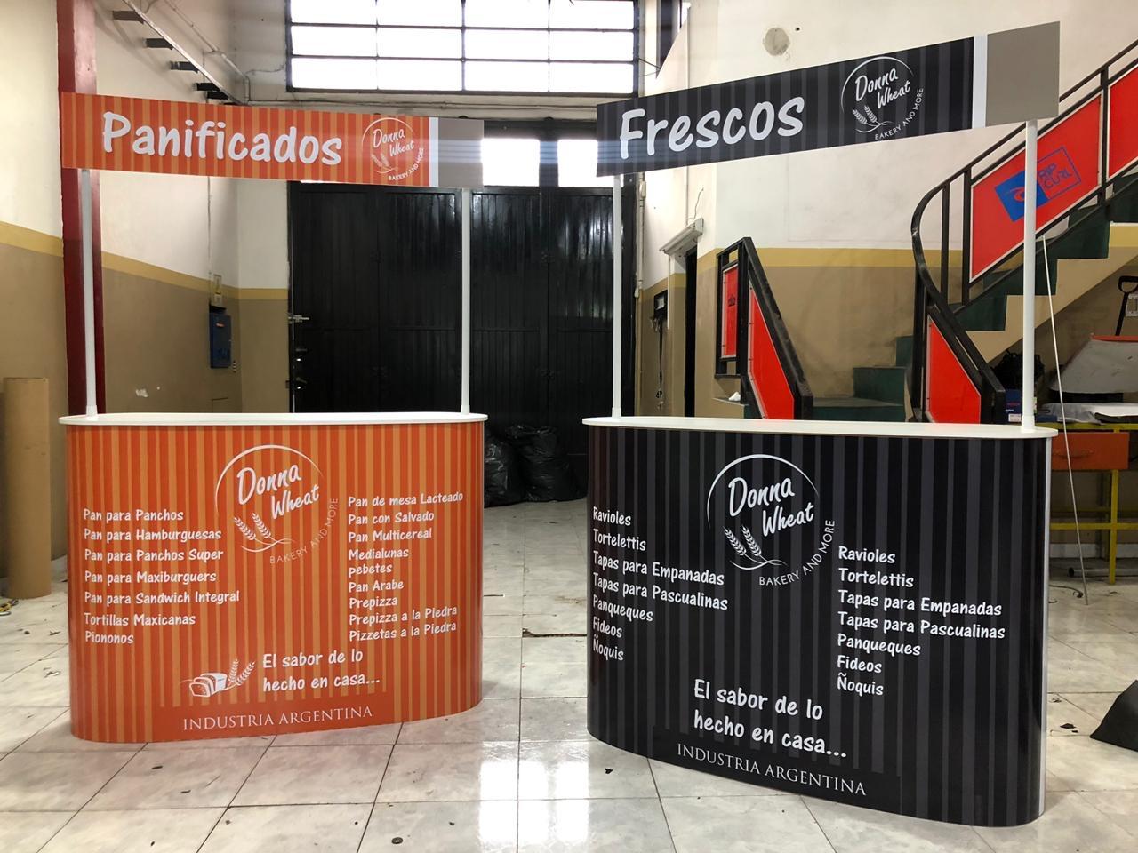 Ploteo de stands en vinilo impreso