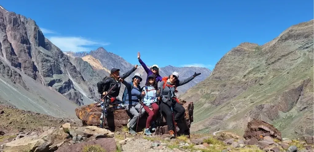 Mujeres en cordillera de los andes