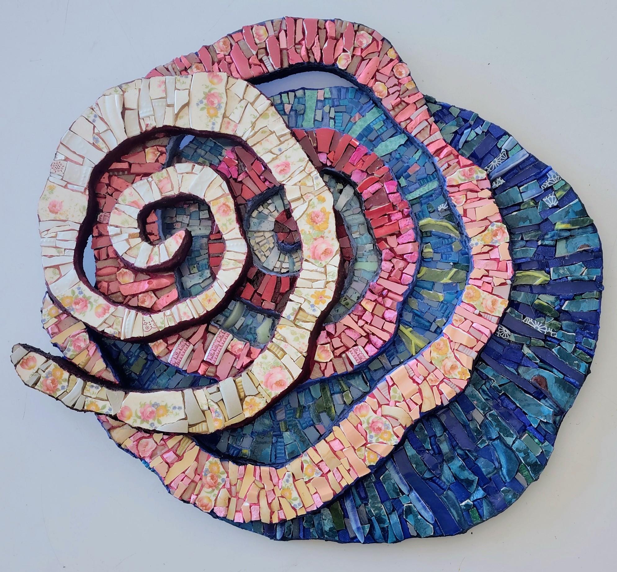 Mosaico sobre madera y polyfan calado. 60 cm diam aprox