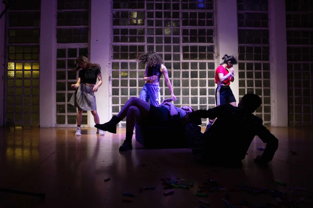 Todos los días se pierde el fuego de Ilenia Contin - Dirección Denisse Van Der Ploeg