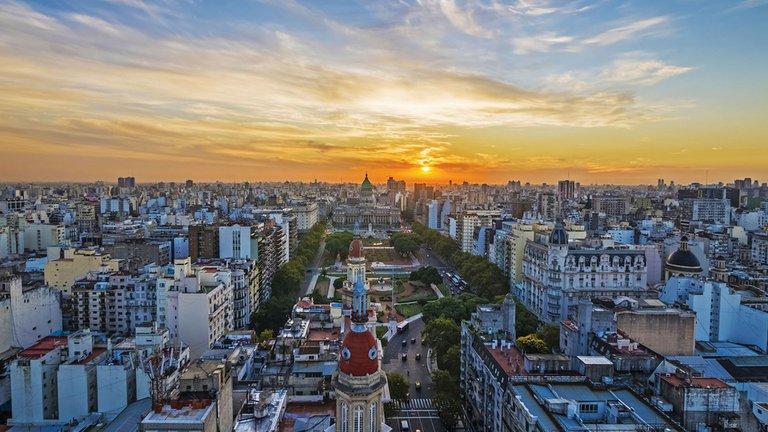 Nota que habla de la baja de precios y la situación del mercado inmobiliario en este contexto 