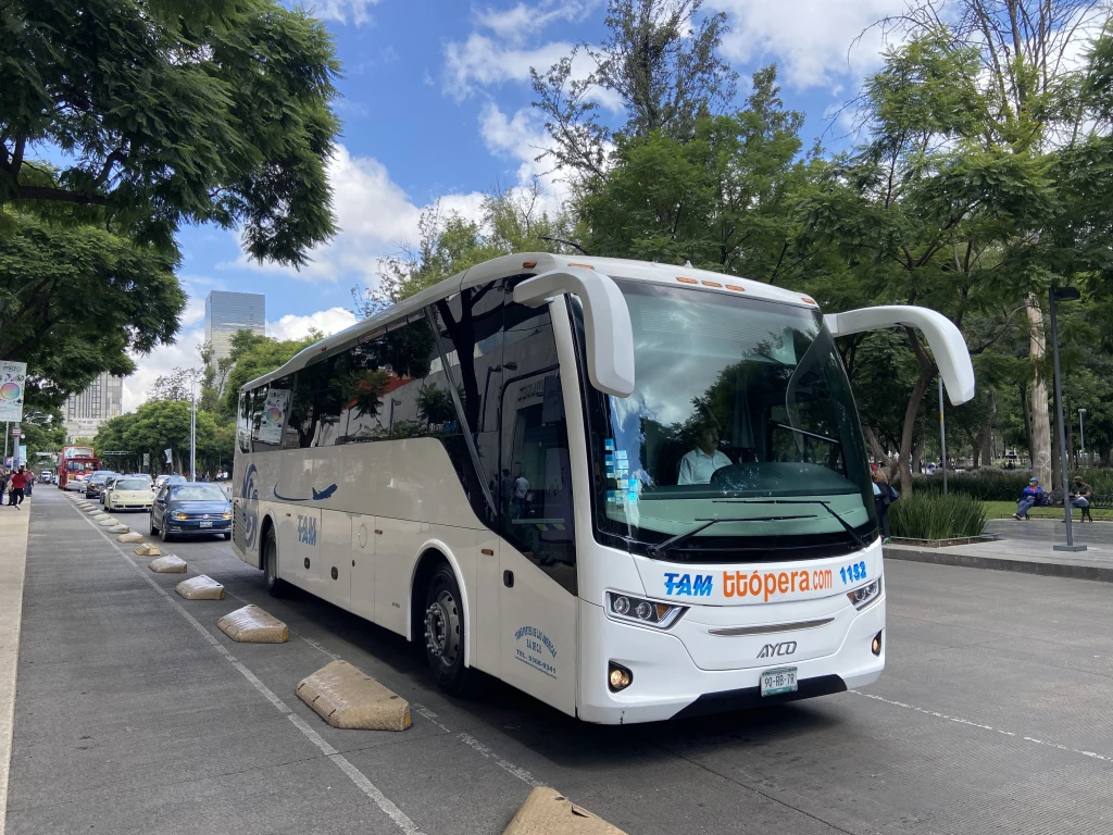 Autob&uacute;s 47 pasajeros TT&Oacute;pera