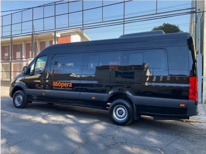 CamionetaMercedesBenz202020pasajeros1.webp
