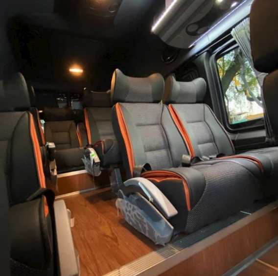 CamionetaMercedesBenz202020pasajeros2.webp