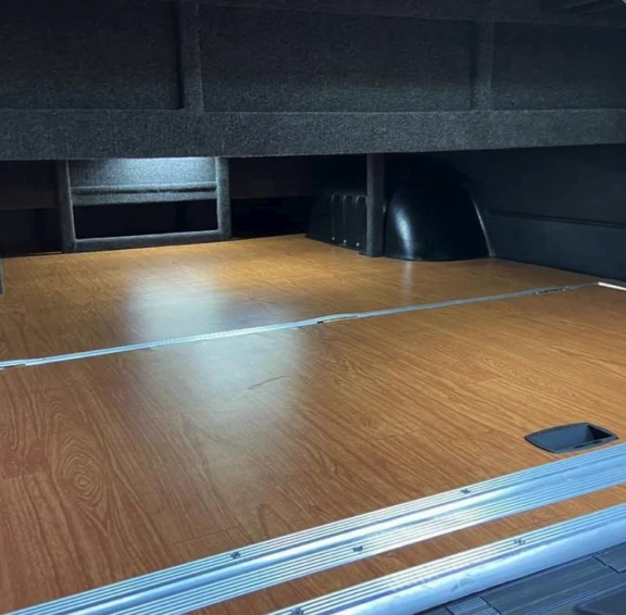 CamionetaMercedesBenz202020pasajeros3.webp