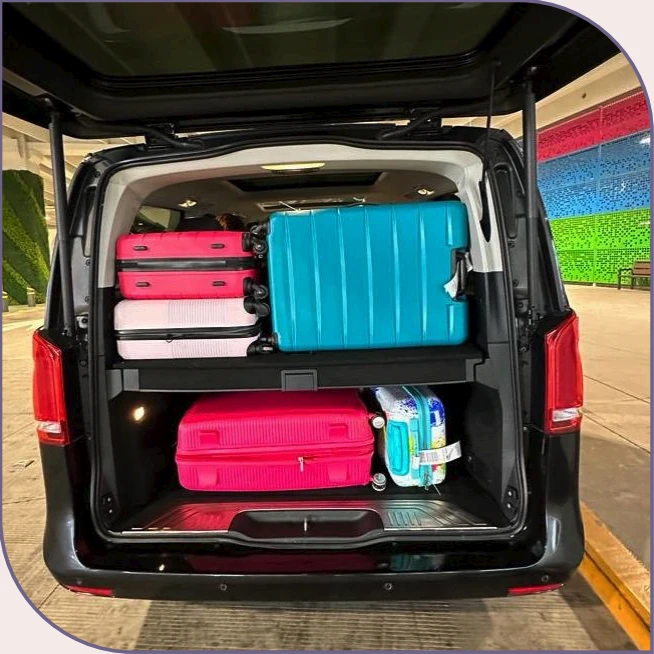 CamionetaMercedesBenzdelujo6pasajeros3.webp