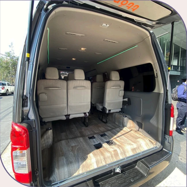 CamionetaNissan8a14pasajeros3.webp