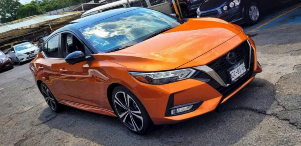 Auto sedán Sentra TTÓpera