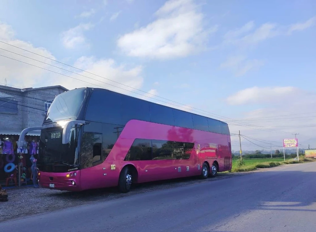 Autobús doble piso 56 pasajeros TTÓpera