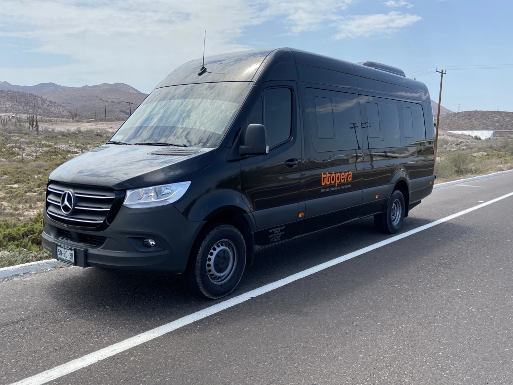 Camioneta Mercedes Benz 20 pasajeros TTÓpera