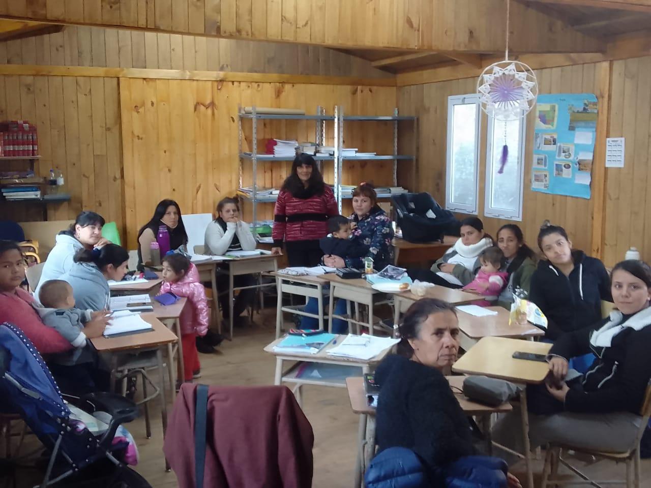 75 ADULTOS LOGRAN RETOMAR SUS ESTUDIOS