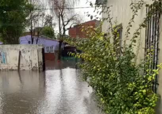 Frente a las inundaciones, el equipo responde con más compromiso!
