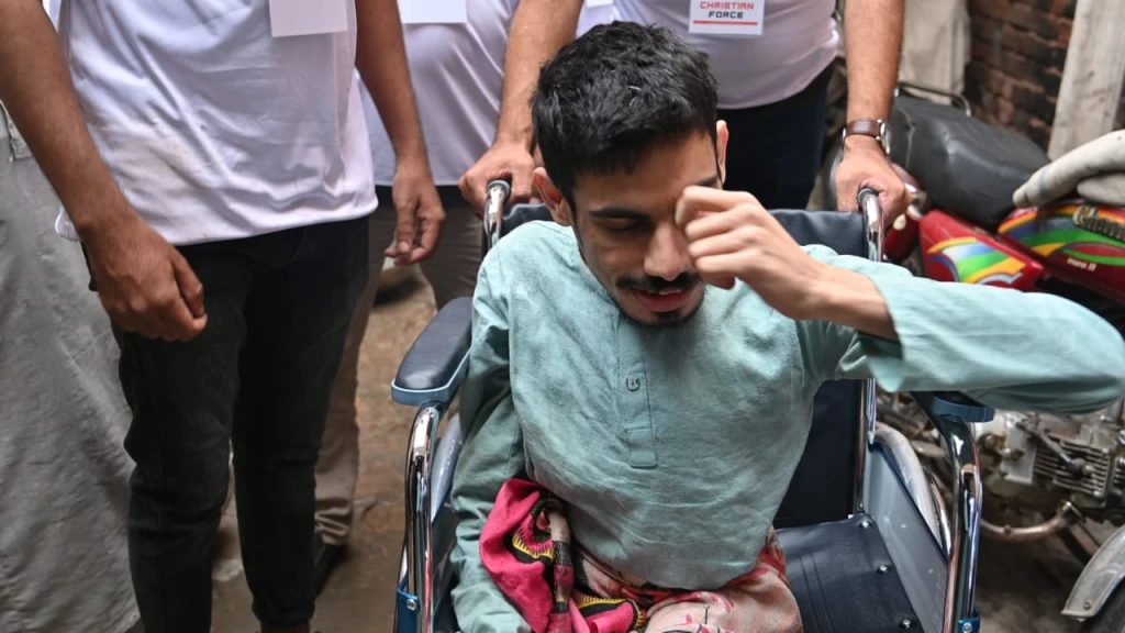 WheelchairsDistribution2023-FaisalabadPakistan13.webp