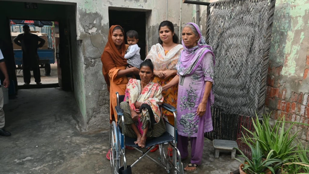 WheelchairsDistribution2023-FaisalabadPakistan3.webp