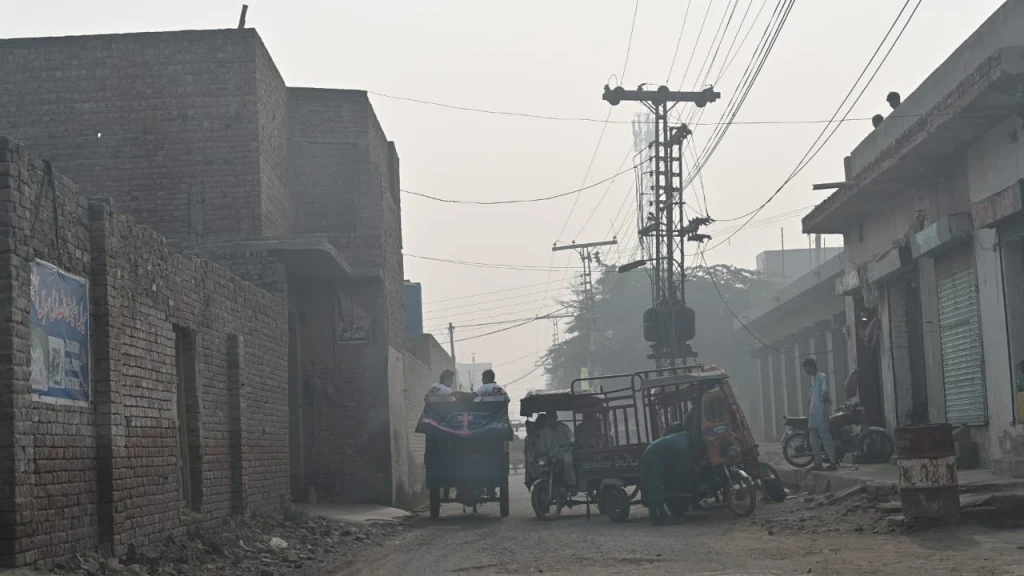 WheelchairsDistribution2023-FaisalabadPakistan7.webp