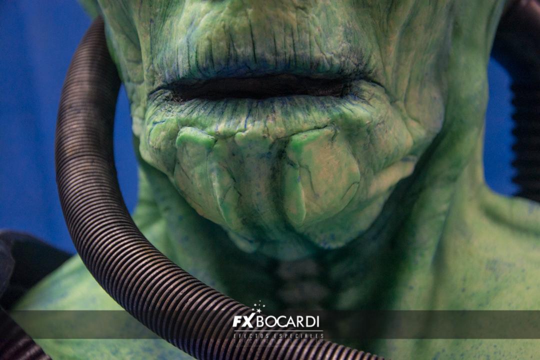 Detalle del Busto de alienígena con luces incorporadas.