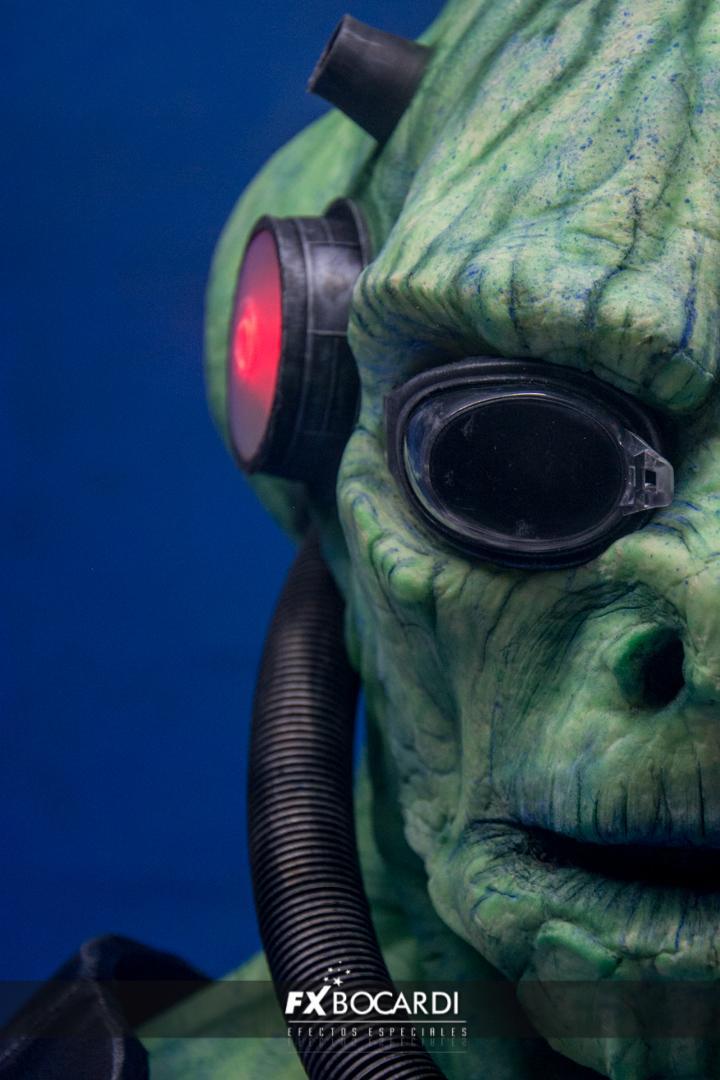 Busto de alienígena con luces incorporadas.